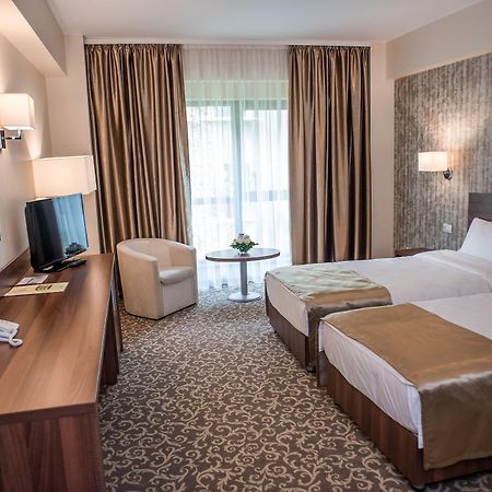 Hotel Arnia Яш Екстериор снимка