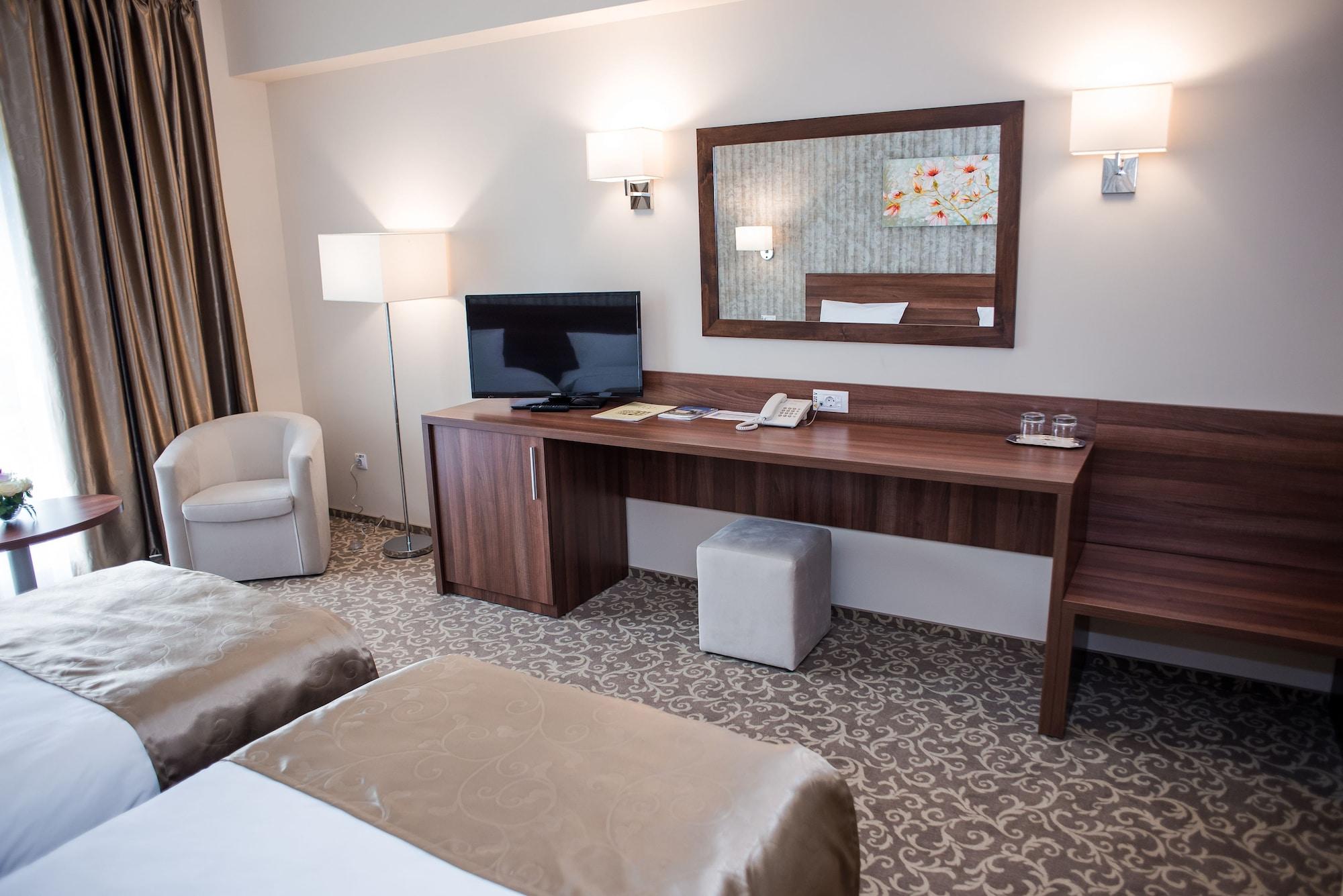 Hotel Arnia Яш Екстериор снимка
