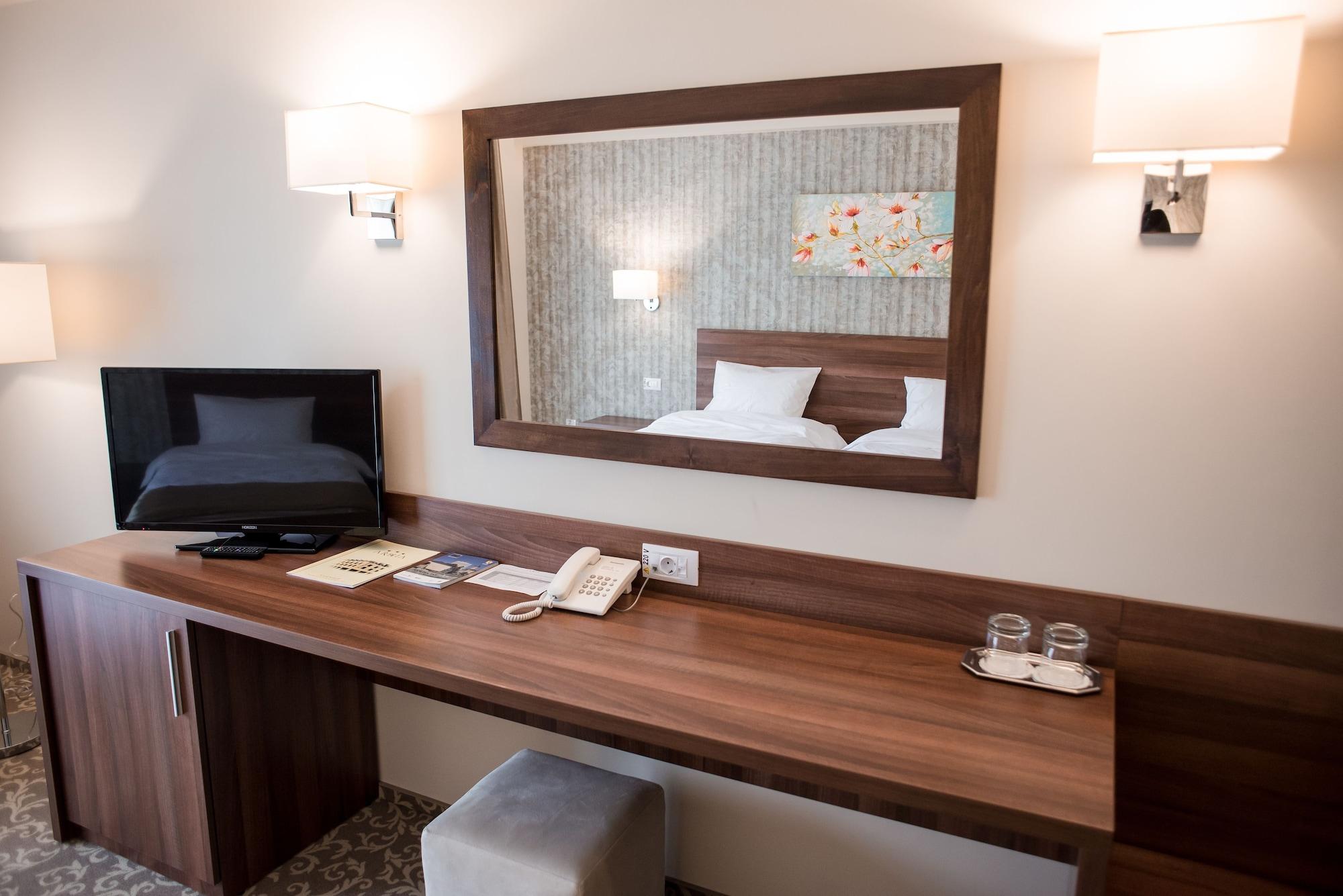 Hotel Arnia Яш Екстериор снимка