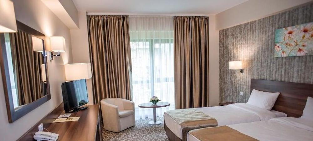 Hotel Arnia Яш Екстериор снимка