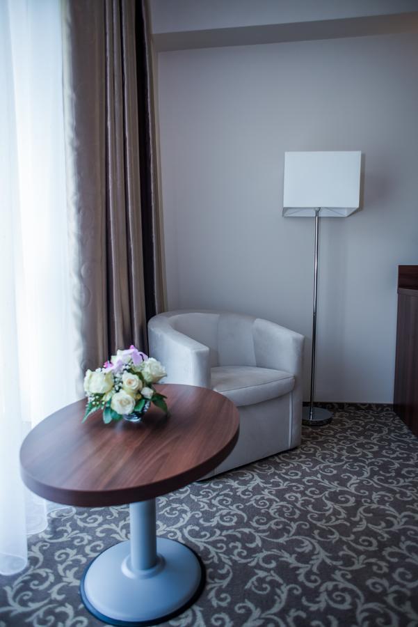 Hotel Arnia Яш Екстериор снимка