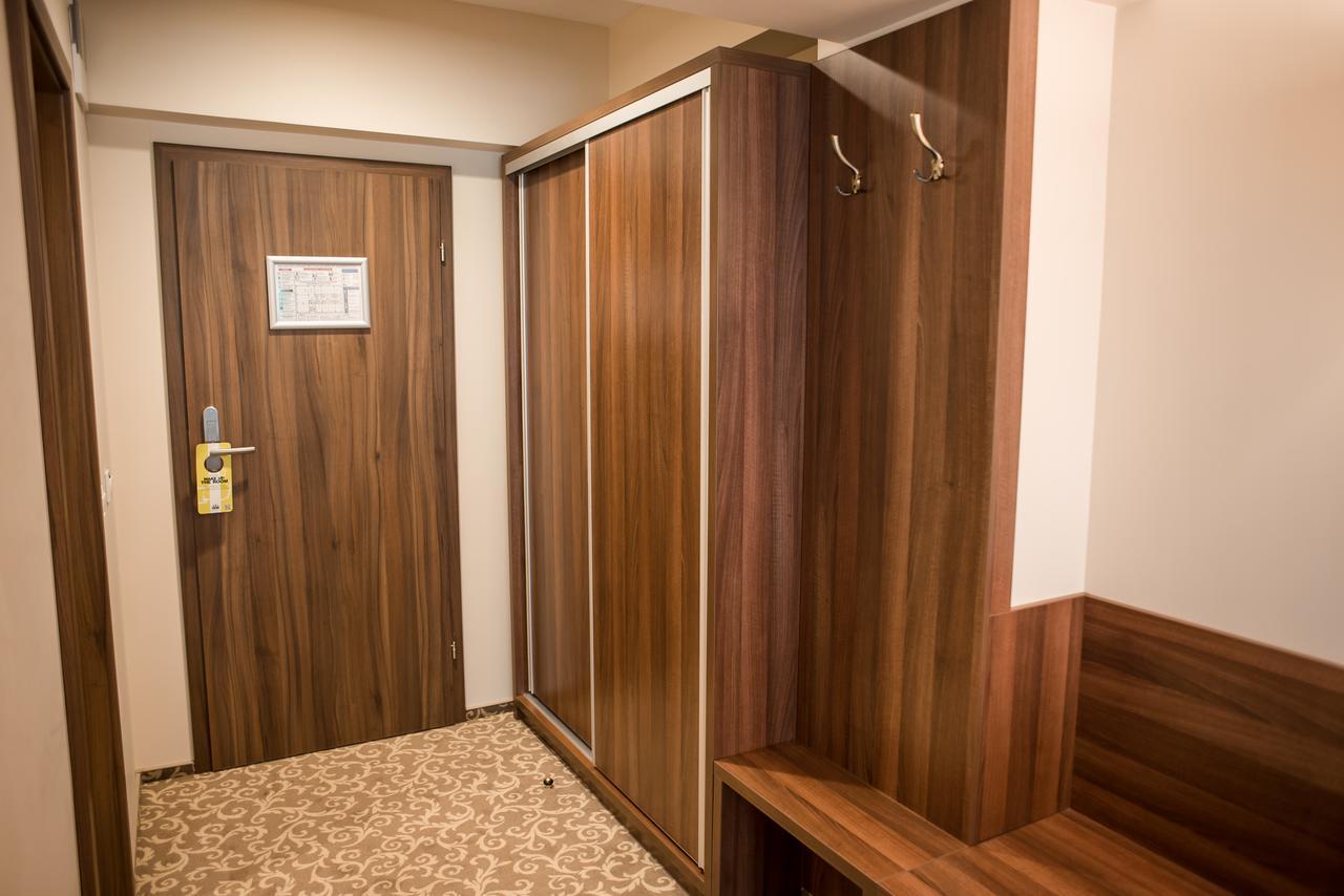 Hotel Arnia Яш Екстериор снимка