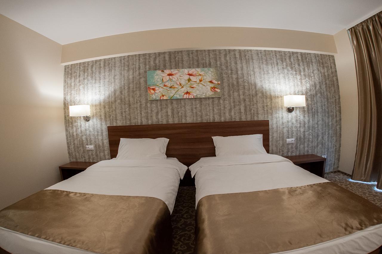Hotel Arnia Яш Екстериор снимка