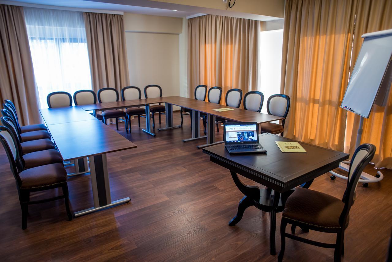 Hotel Arnia Яш Екстериор снимка