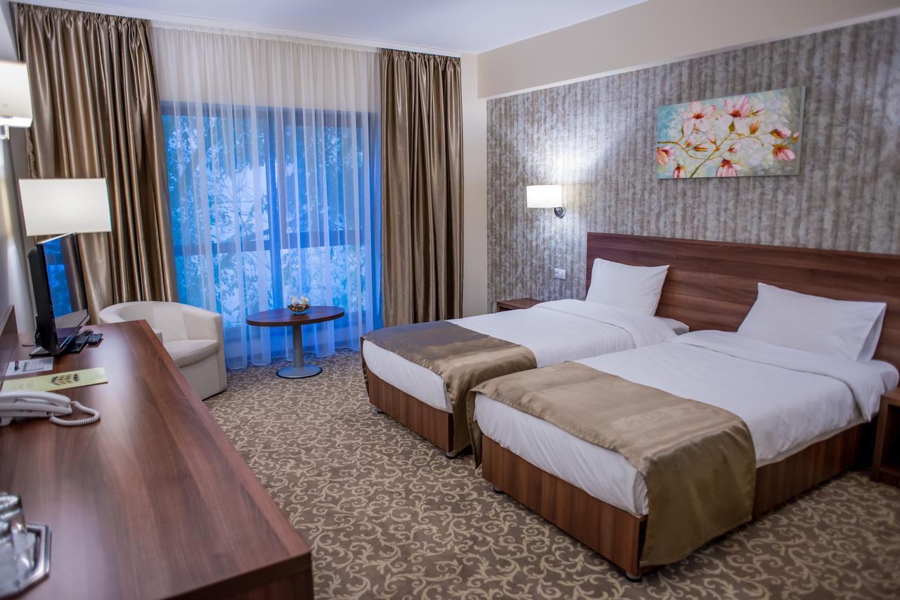 Hotel Arnia Яш Екстериор снимка