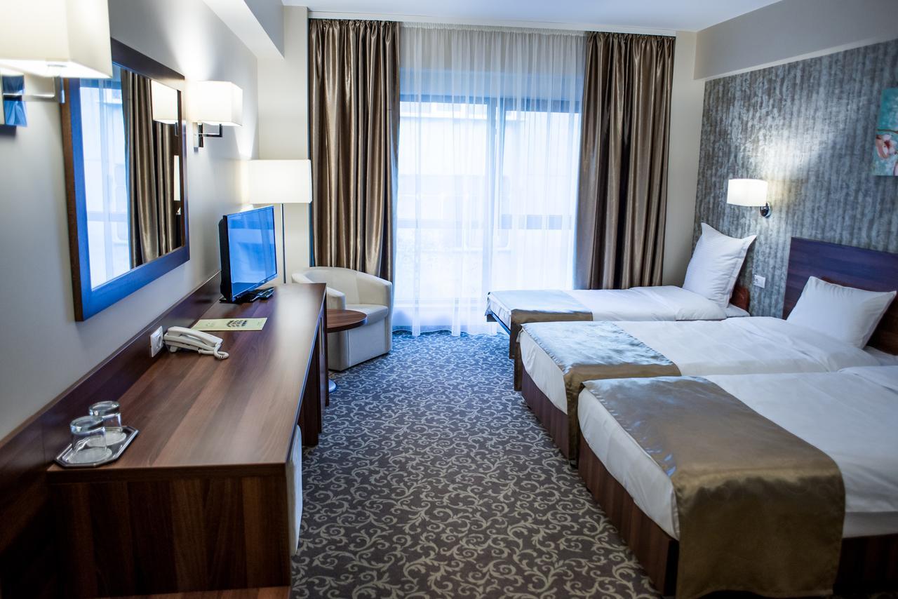 Hotel Arnia Яш Екстериор снимка