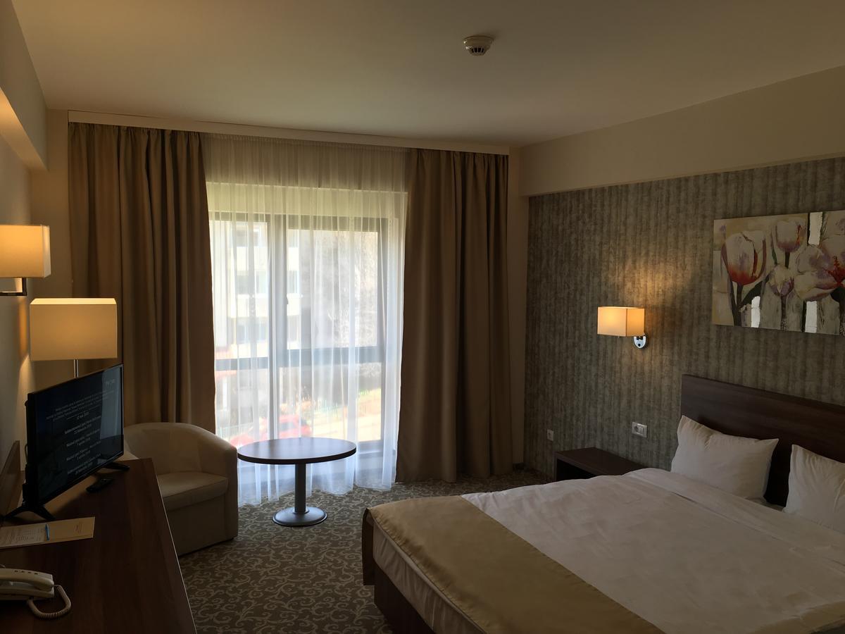 Hotel Arnia Яш Екстериор снимка