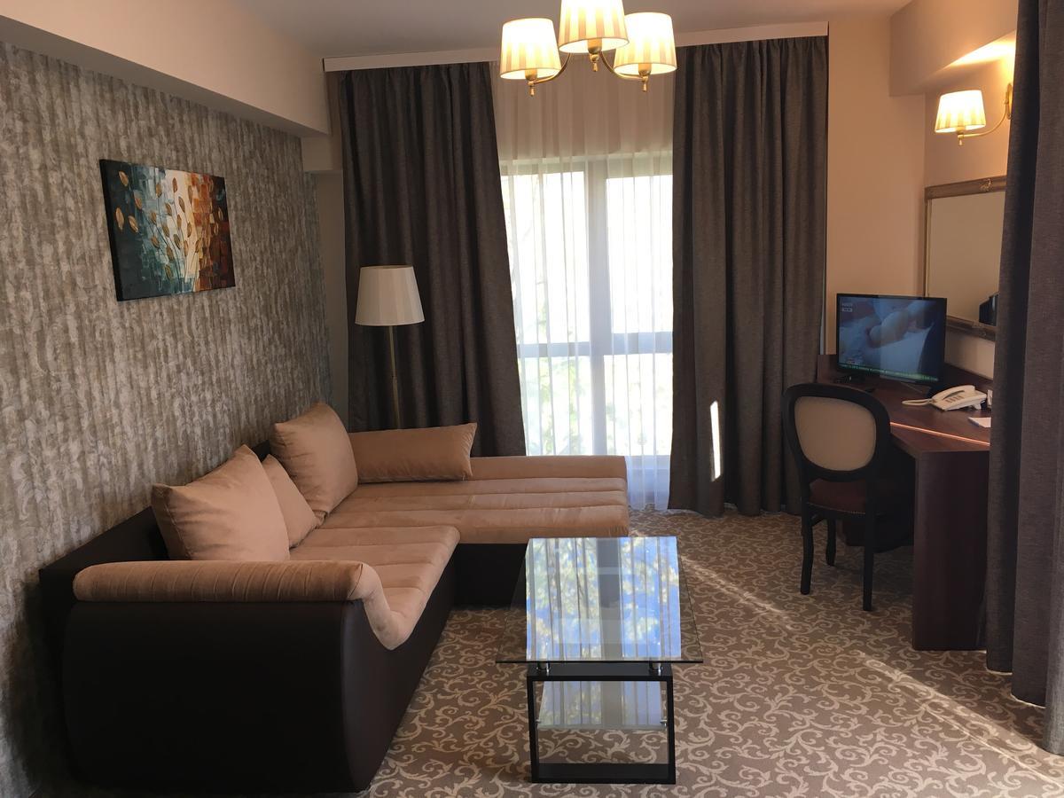 Hotel Arnia Яш Екстериор снимка