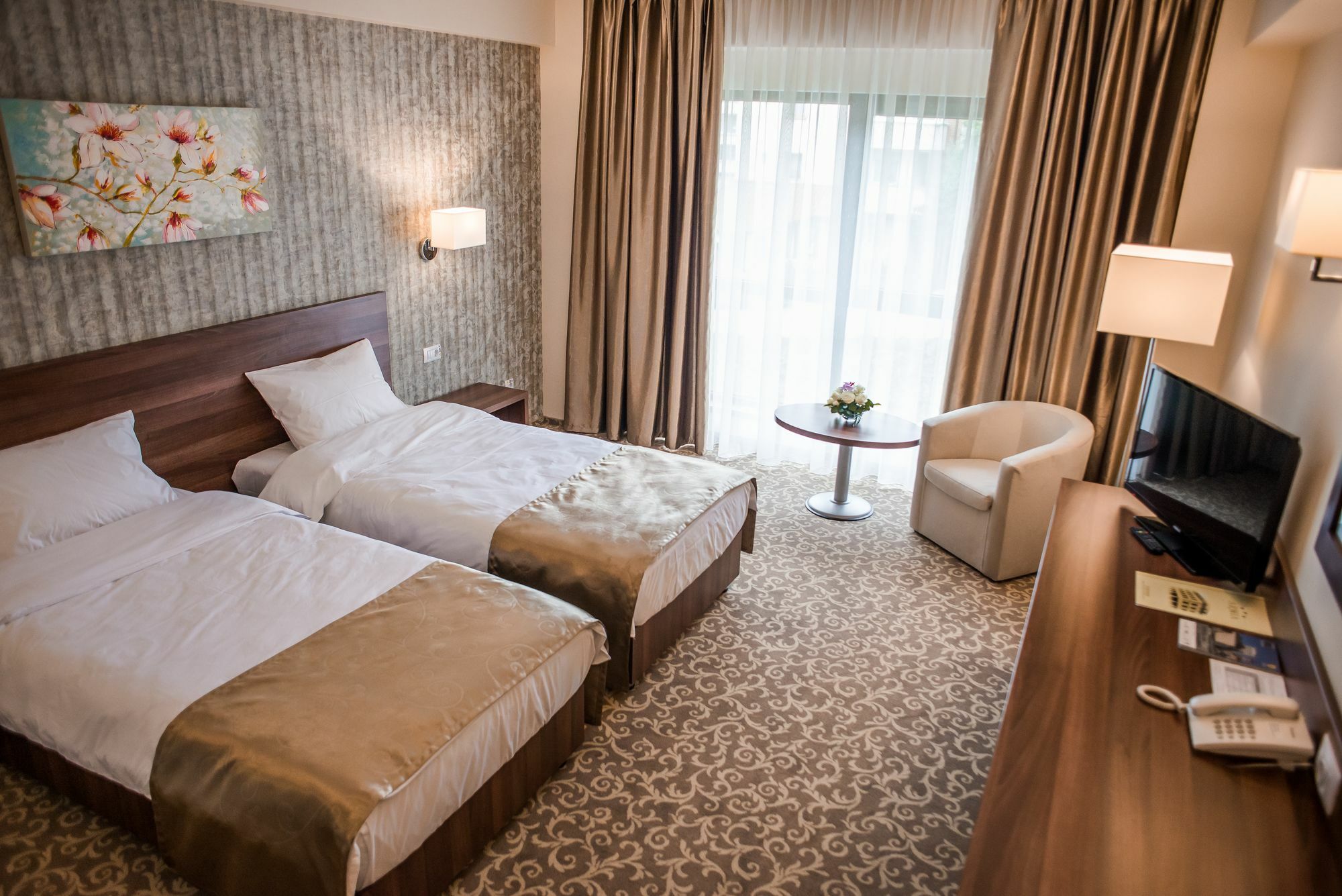 Hotel Arnia Яш Екстериор снимка