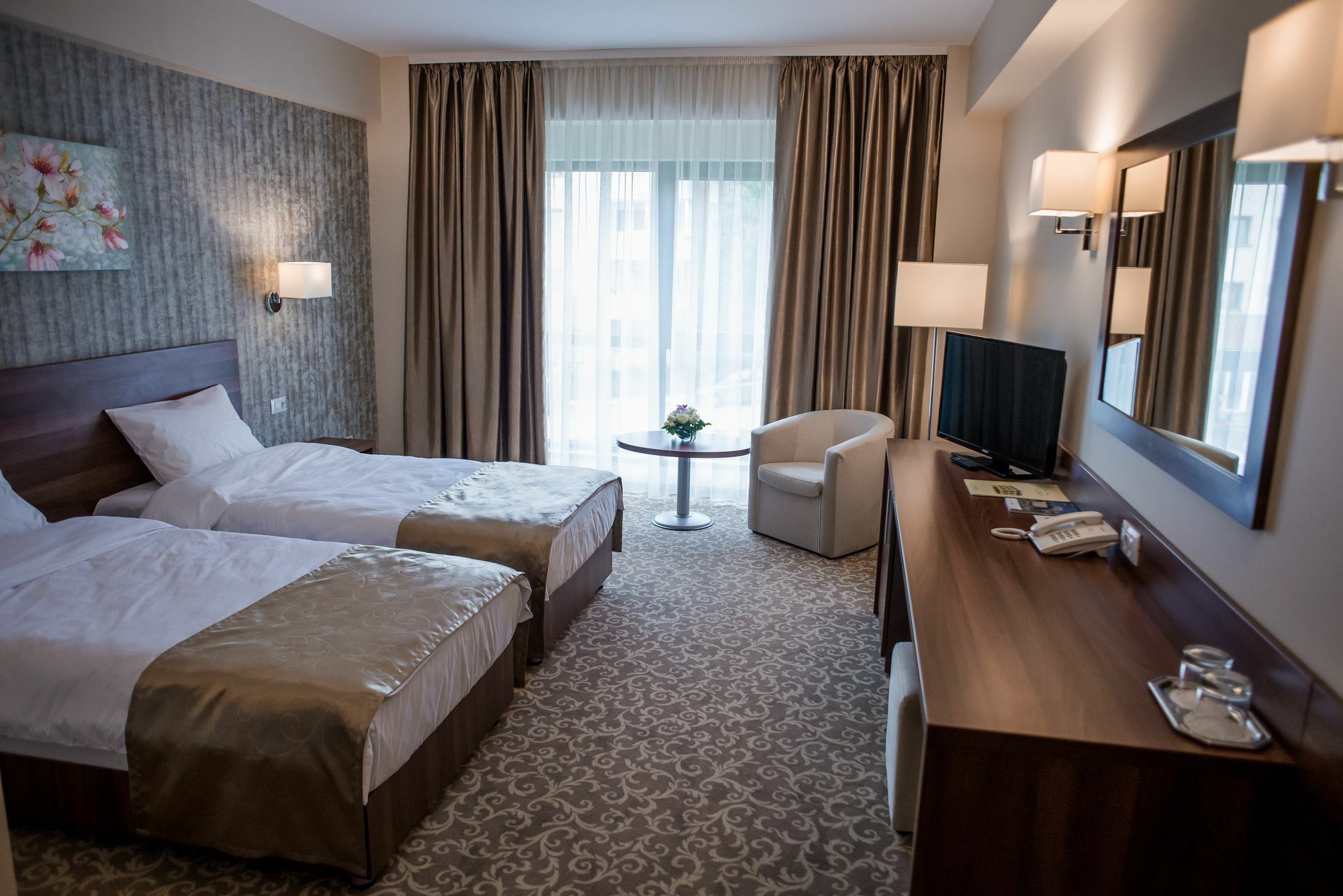 Hotel Arnia Яш Екстериор снимка