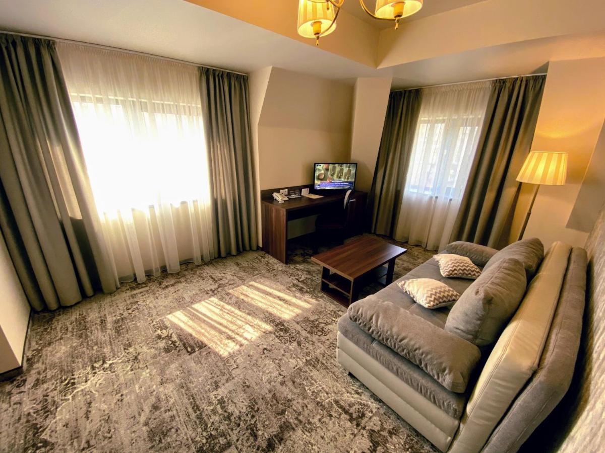 Hotel Arnia Яш Екстериор снимка